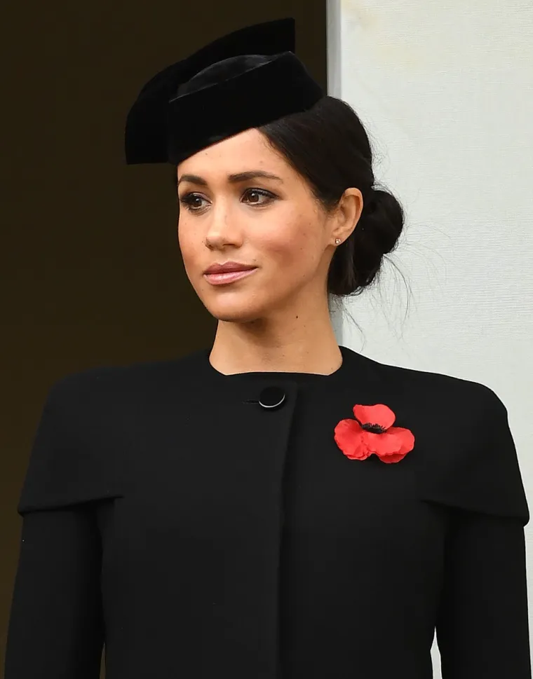 Spomenuti film snimljen je 2011. godine. Markle je imala malu, a Aniston glavnu žensku ulogu.