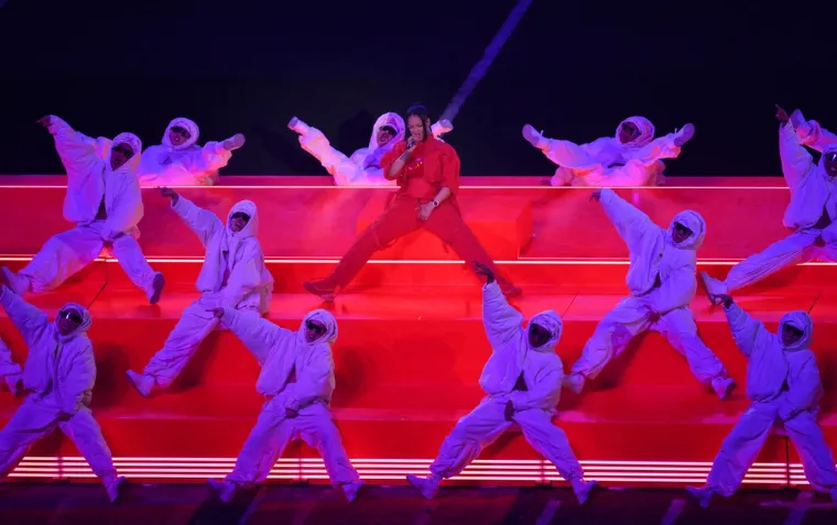 Karleu&scaron;a tvrdi da je Rihanna iskopirala njen nastup: 'Ovo nije prvi nego 101. put da oni veliki bogati i moćni ustvari kasne'