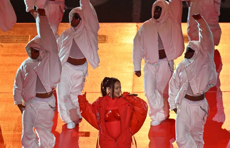 Karleu&scaron;a tvrdi da je Rihanna iskopirala njen nastup: 'Ovo nije prvi nego 101. put da oni veliki bogati i moćni ustvari kasne'