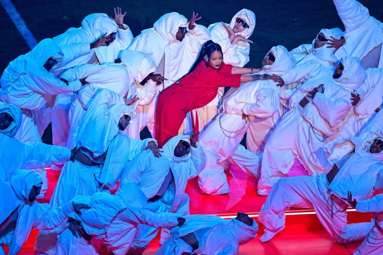 Karleu&scaron;a tvrdi da je Rihanna iskopirala njen nastup: 'Ovo nije prvi nego 101. put da oni veliki bogati i moćni ustvari kasne'