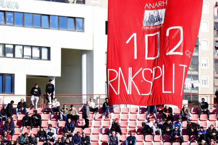 Poznata lica u Splitu: Legendarni reprezentativac u loži, a jedan dinamovac dobio poklon
