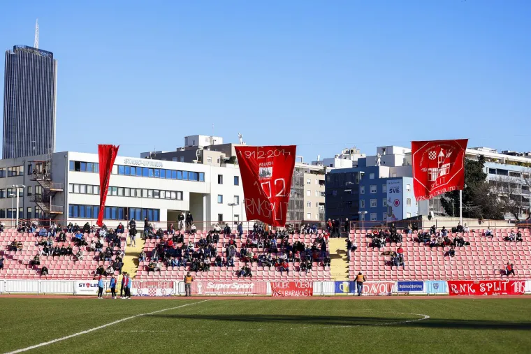 Poznata lica u Splitu: Legendarni reprezentativac u loži, a jedan dinamovac dobio poklon