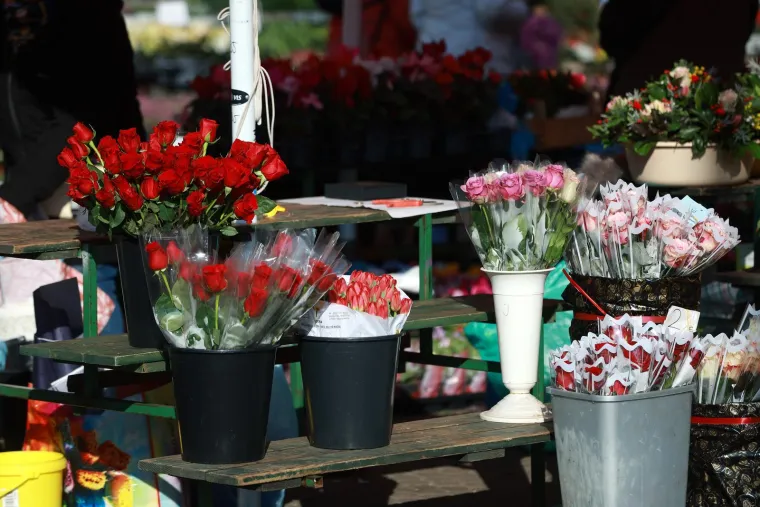 Zagreb je od jutra u znaku Valentinova: Radnik Čistoće nakon smjene požurio po cvijeće za voljenu osobu