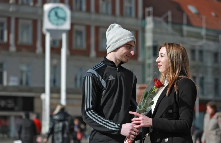 Zagreb je od jutra u znaku Valentinova: Radnik Čistoće nakon smjene požurio po cvijeće za voljenu osobu