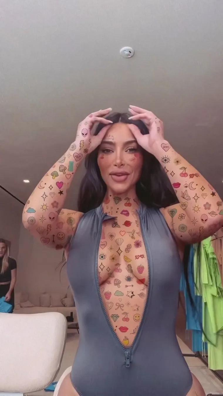 Kim Kardashian podijelila fotke od kojih nećete moći mirno spavati: Za sve je 'kriv' duboki dekolte