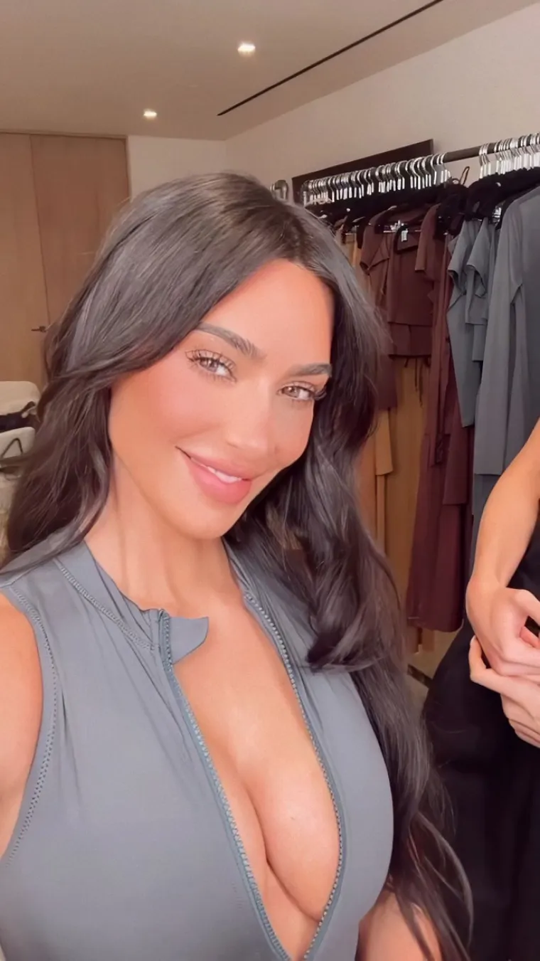 Kim Kardashian podijelila fotke od kojih nećete moći mirno spavati: Za sve je 'kriv' duboki dekolte
