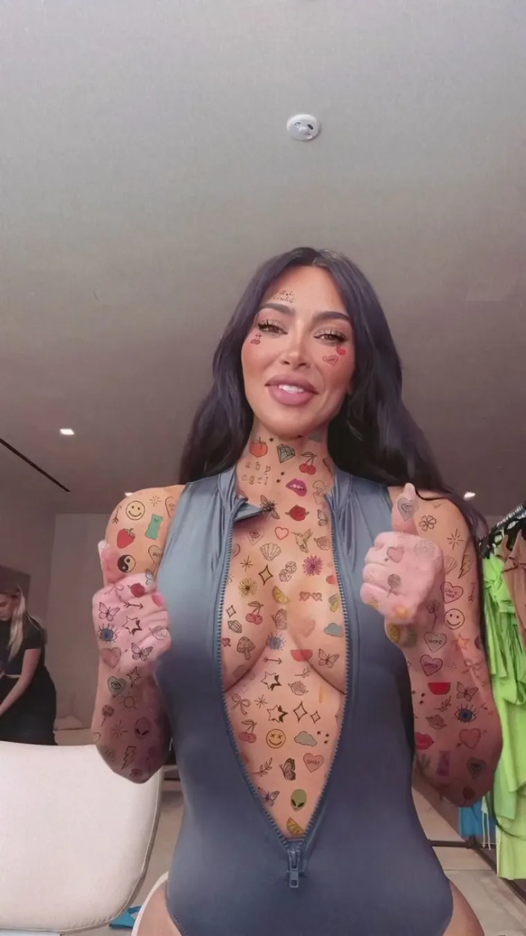 Kim Kardashian podijelila fotke od kojih nećete moći mirno spavati: Za sve je 'kriv' duboki dekolte