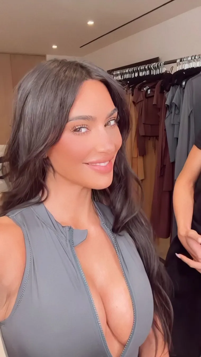 Kim Kardashian podijelila fotke od kojih nećete moći mirno spavati: Za sve je 'kriv' duboki dekolte