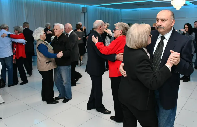U Požegi za Valentinovo zaplesali parovi koji su 50 godina u braku