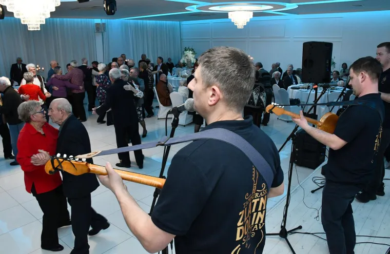 U Požegi za Valentinovo zaplesali parovi koji su 50 godina u braku