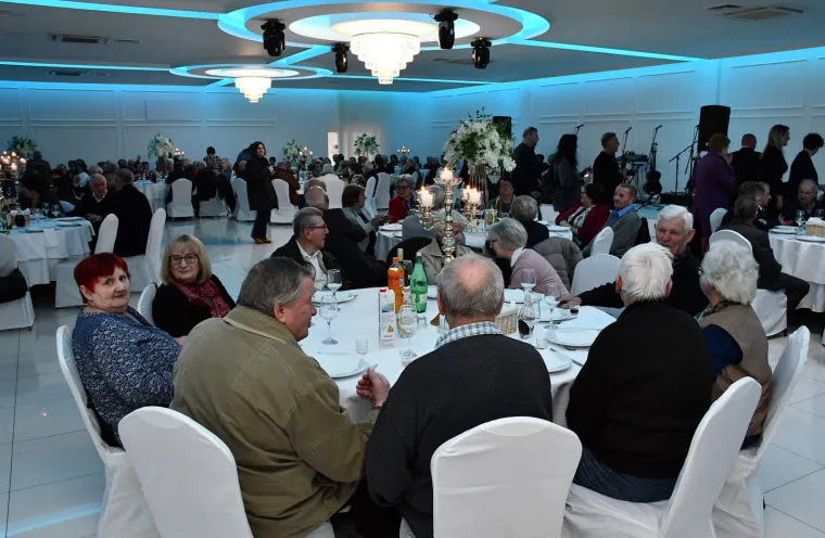 U Požegi za Valentinovo zaplesali parovi koji su 50 godina u braku