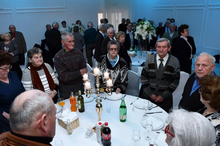 U Požegi za Valentinovo zaplesali parovi koji su 50 godina u braku