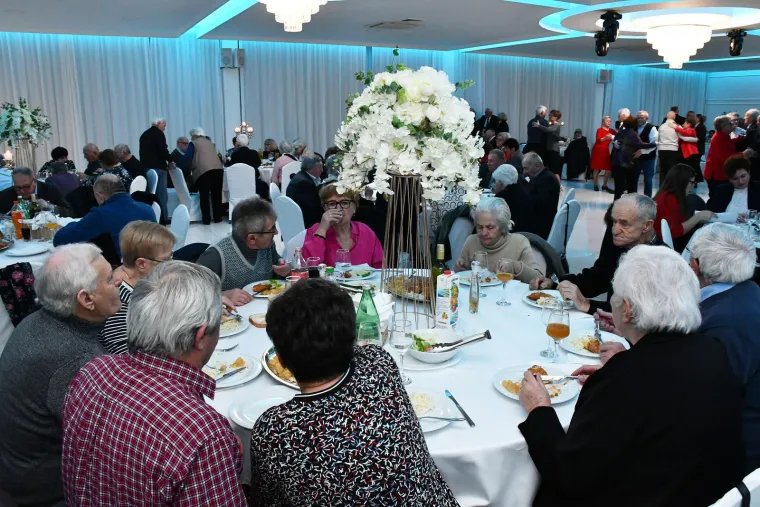 U Požegi za Valentinovo zaplesali parovi koji su 50 godina u braku