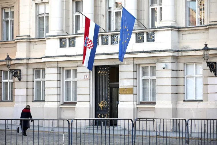 Hrvatska odaje počast Ćiri Blaževiću: Dijem zemlje zastave su spuštene na pola koplja