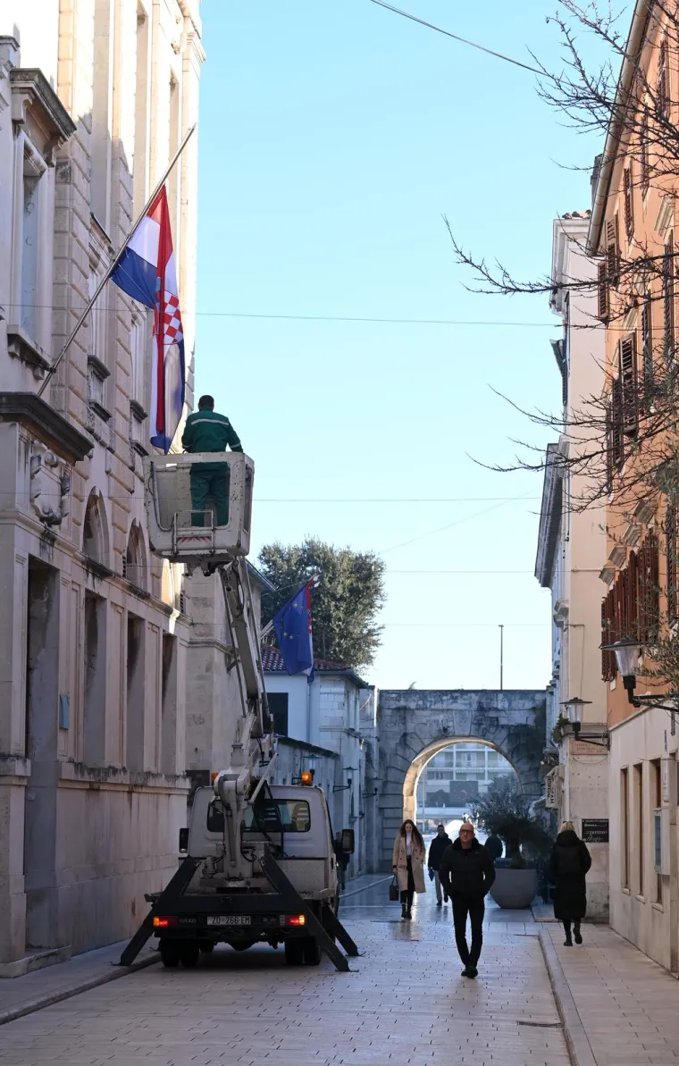 Hrvatska odaje počast Ćiri Blaževiću: Dijem zemlje zastave su spuštene na pola koplja