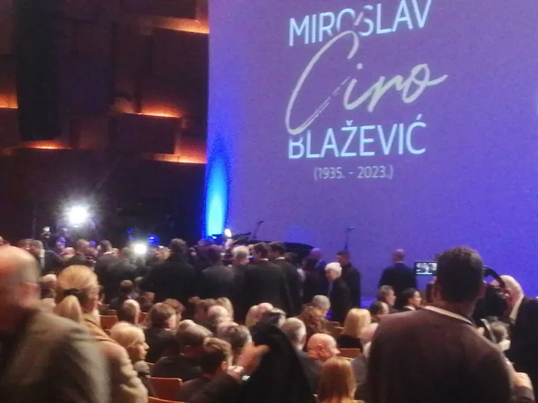 Nema tko nije došao u Lisinski: Milanović, Kosor, Đapić, bivši ministar Marić i njegov nekadašnji 'gazda'....