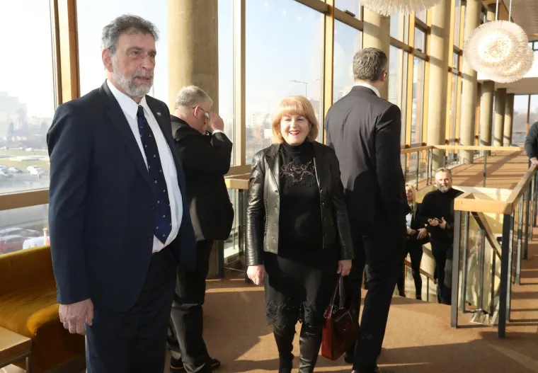 Nema tko nije do&scaron;ao u Lisinski: Milanović, Kosor, Đapić, biv&scaron;i ministar Marić i njegov nekada&scaron;nji 'gazda'....