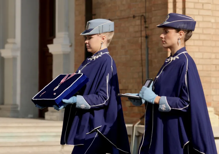 Na posljednji ispraćaj Ćire čeka se u redu, odaju mu počast svi - od poznatih lica do najvećih obožavatelja