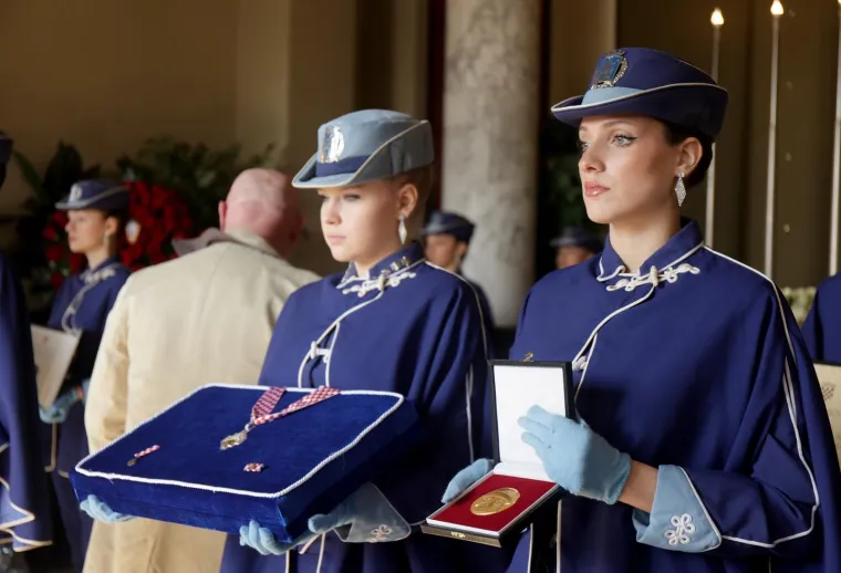 Uz odar trofeji i medalje: Izabrani Ćirini 'sinovi' u počasnoj straži očiju punih suza čuvaju lijes