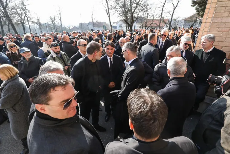 Vatreni pored lijesa drže počasnu stražu: Ne znamo jesmo li ikada vidjeli Bobana, Prosinečkog i Šimića ovako shrvane