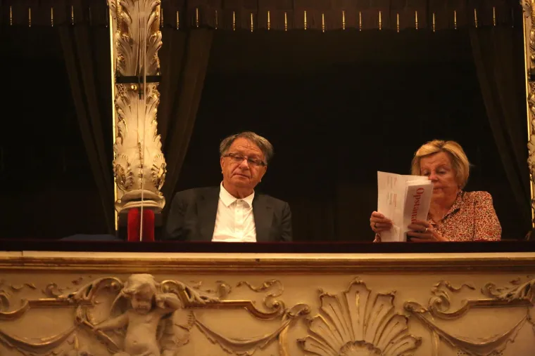 &quot;Znaju one kako “mužjake” natjerati da im se vrti u glavi. Konkretno, ja stojim u stavu mirno čim sam u njihovu društvu&quot;, rekao je Ćiro svojedobno za Jutarnji list. Tada se prisjetio i tko je prvi prošetao njegovim ljubavnim stazama.