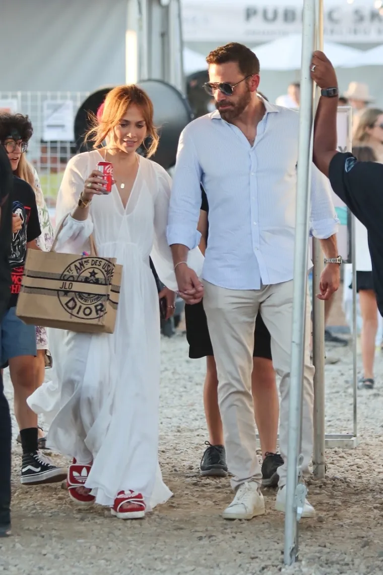 Jennifer Lopez i Ben Affleck otkrili kako su proslavili Valentinovo i pokazali nove zajedničke tetovaže, a diva je pokazala i legendarne obline