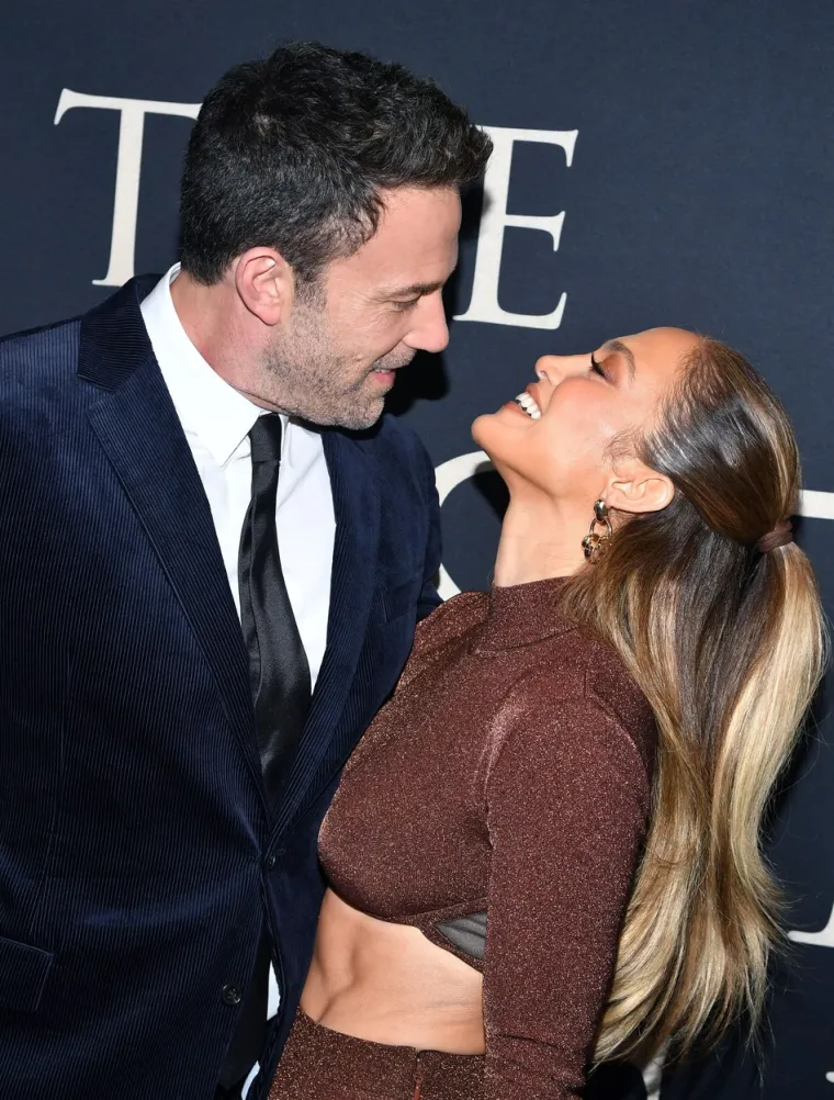 Jennifer Lopez i Ben Affleck otkrili kako su proslavili Valentinovo i pokazali nove zajedničke tetovaže, a diva je pokazala i legendarne obline