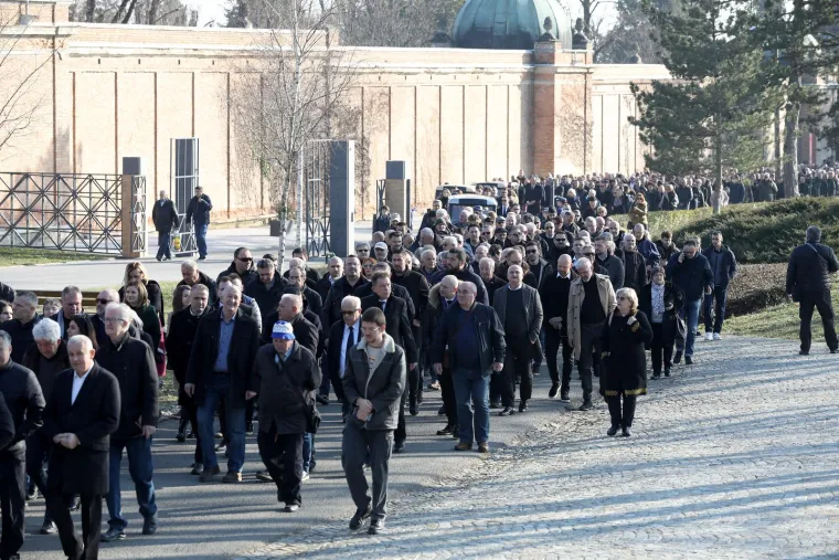 Stotine došle pozdraviti Ćiru na posljednjem ispraćaju. Skupili se i hrvatski izbornici