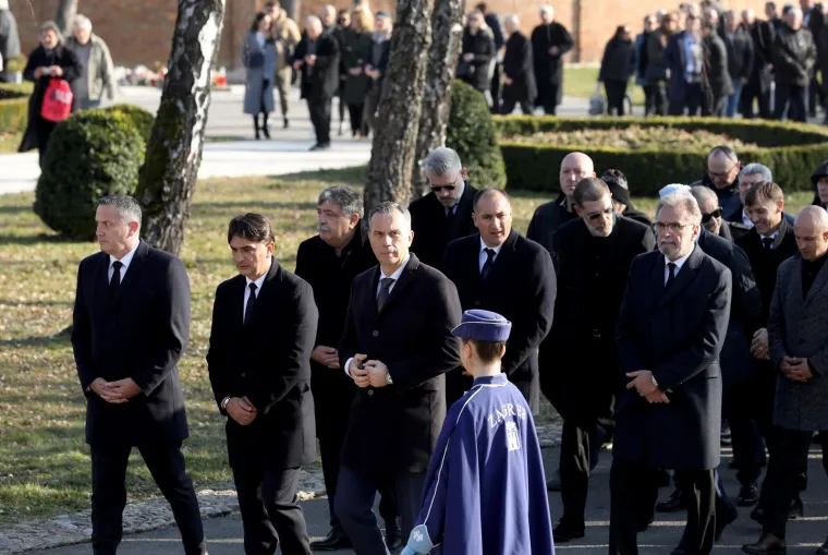 Stotine došle pozdraviti Ćiru na posljednjem ispraćaju. Skupili se i hrvatski izbornici