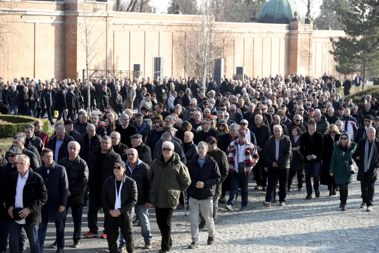 Stotine došle pozdraviti Ćiru na posljednjem ispraćaju. Skupili se i hrvatski izbornici