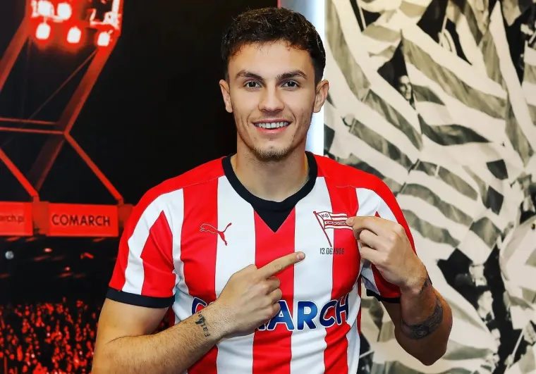 Jani Atanasov (Hajduk -&gt; Cracovia) - Makedonski veznjak se nikada nije uspio izboriti za standardnog prvotimca. Iako je znao odigrati dobre utakmice i postizati atraktive golove, napustio je Split u transferu teškom 420 tisuća eura