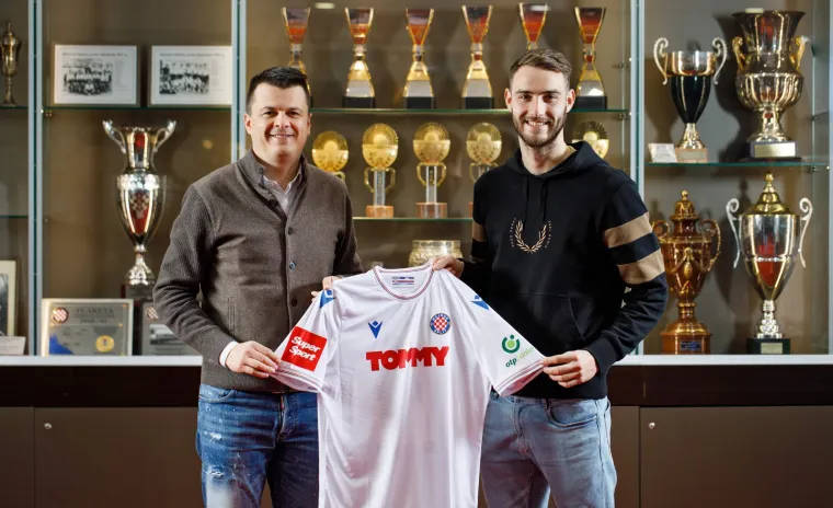 Ferro (Benfica -&gt; Hajduk) - Drugi i posljednji ulazni transfer na našoj listi. Hrvatski klubovi su mirovali ove zime na tržištu, a najčešće su dovodili slobodne igrače. Nakon neuspješne polusezone u nizozemskom Vitesseu, Portugalac Ferro se odlučio vratiti na Poljud. Došao je iz Benfice u transferu vrijednom 550 tisuća eura.
