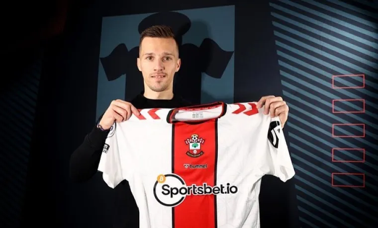 Mislav Or&scaron;ić (Dinamo -> Southampton) - Najkonstantniji igrač Modrih posljednjih godina nakon &scaron;to je kao 'anonimac' stigao iz Azije. Popularni 'Or&scaron;a' postao je Dinamova legenda i ostavio velik trag u najposebnijim knjigama klupske povijesti. Svoj CV je odlučio okruniti igranjem u engleskoj Premier ligi. Hrvatski reprezentativac i 30-godi&scaron;njak je potpisao za Southampton u transferu vrijednom 5,75 milijuna eura iako je njegova cijena 10 milijuna eura