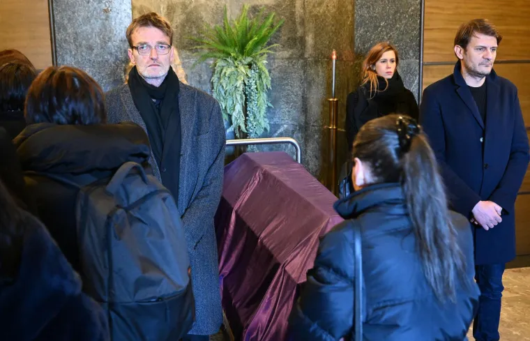 Glumci se oprostili od Jasmina Telalovića: Goran Bogdan shrvan, a Zrinka Cvitešić tugu je htjela sakriti šeširom