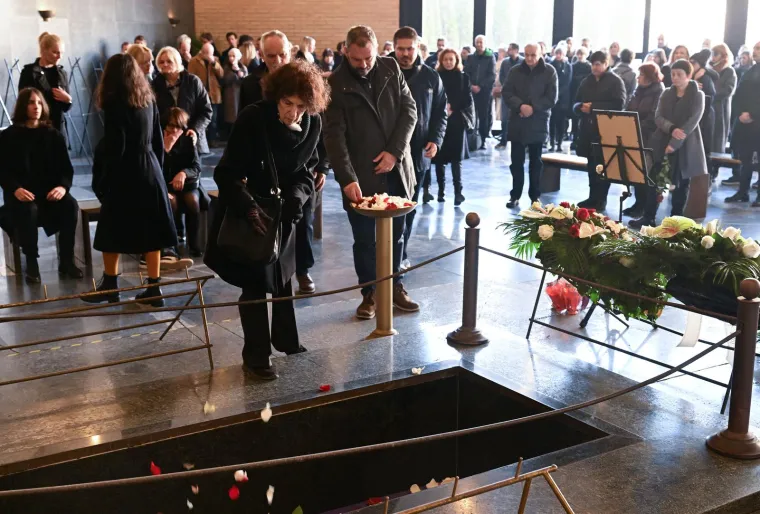 Glumci se oprostili od Jasmina Telalovića: Goran Bogdan shrvan, a Zrinka Cvitešić tugu je htjela sakriti šeširom