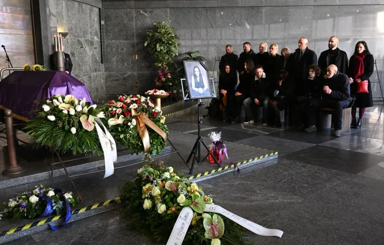 Glumci se oprostili od Jasmina Telalovića: Goran Bogdan shrvan, a Zrinka Cvitešić tugu je htjela sakriti šeširom