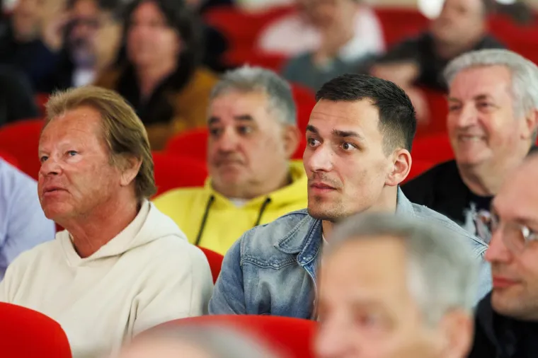 Mirta Šurjak u prvi plan izbacila noge, a pojavio se i brončani Vatreni iz '98. kojeg rijetko viđamo u javnosti
