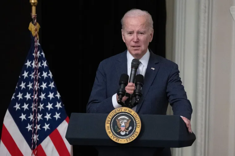 Povezanost skupine: "Skupina je povezana sa svime, od francuske revolucije do ubojstva JFK-a i poslužila je kao inspiracija za Anđele i demone Dana Browna", rekao je History.com. Javni događaji često se analiziraju radi dokaza utjecaja Iluminata. Simboli koji se najvi&scaron;e povezuju s Iluminatima uključuju pentagrame, koze, oko u trokutu &ndash; poput onog koje se pojavljuje na američkim novčanicama i broj 666. To je dovelo do tvrdnji da su neki od američkih utemeljitelja bili članovi, s Thomasom Jeffersonom optuženim nakon Rata za neovisnost. Američki predsjednik Joe Biden nadodao je ulje na vatru zavjere u ožujku ove godine kada je osvrnuo na nadolazeći "novi svjetski poredak" nakon ukrajinske krize. Independent je izvijestio da je bilo jasno da je mislio na pokretanje geopolitičkih odnosa. Međutim, to nije spriječilo korisnike Twittera da dođu do raznih teorija i ideja.