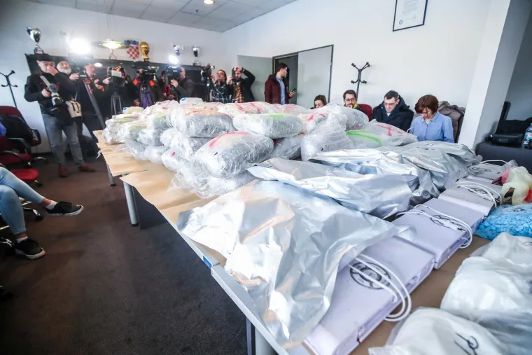 Policija se pohvalila pozama&scaron;nim plijenom, pogledajte kako izgleda 400 kila droge