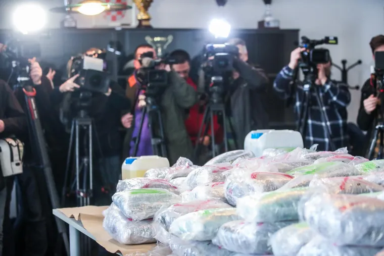 Policija se pohvalila pozama&scaron;nim plijenom, pogledajte kako izgleda 400 kila droge