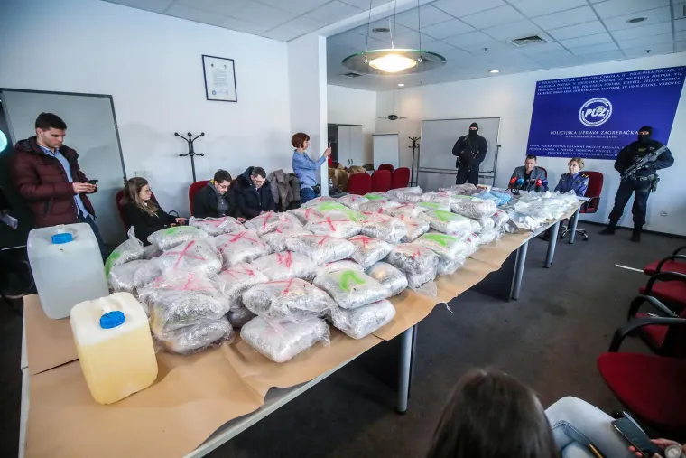 Zagrebačka policija obavila jednu od najvećih zapljena u posljednjih 10-ak godina.Roba je vrijedna milijun eura