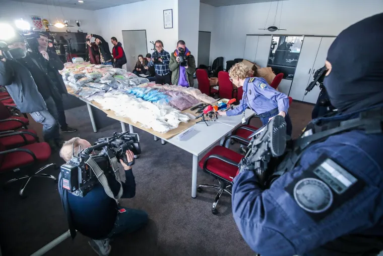 Zagrebačka policija obavila jednu od najvećih zapljena u posljednjih 10-ak godina.Roba je vrijedna milijun eura