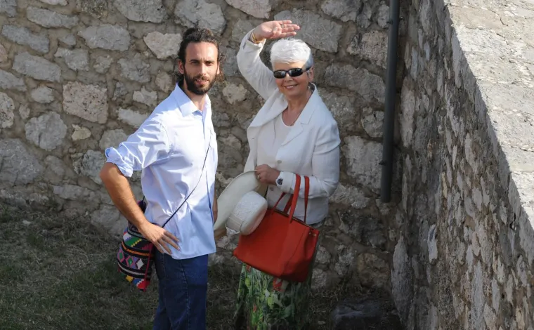 Lovro ima 38 godina, rođen je u prosincu 1984. godine u Zagrebu. Njegov otac je Ivo &Scaron;kopljanac, sportski novinar i biv&scaron;i suprug političarke koji je preminuo 2013. godine u 65. godini nakon kratke i te&scaron;ke bolesti. 