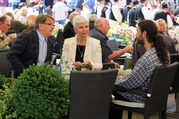 Jadranka ne voli pričati o svom privatnom životu, posebno ne o sinu i njegovoj obitelji, no zna se da je jako bliska s jedincem. A sudeći po fotografijama sa zagrebačke &scaron;pice, bila je vrlo bliska prijateljica s pokojnim Miroslavom Ćirom Blaževićem.