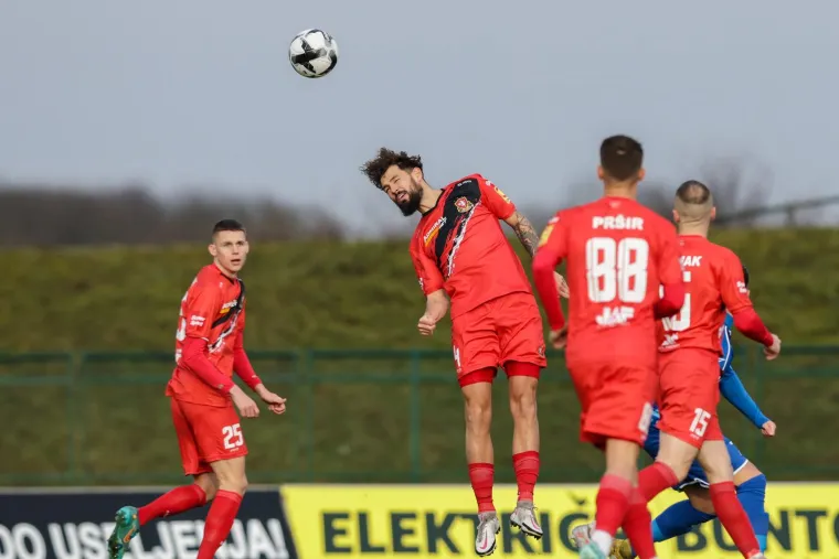 Prometno je bilo u Gorici no ni za one koji su došli ni za one koji su otišli nije plaćena odšteta. Ipak u provjetravanju svlačionice kadar turopoljskog prvoligaša je izgubio 1.93 milijuna eura na vrijednosti prema podacima Transfermarkta