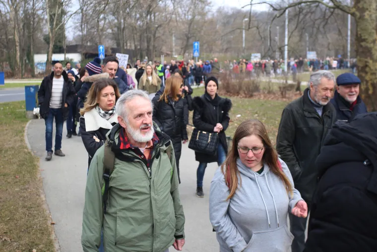 Građani prosvjedovali protiv spalionice na Rebru: 'Hoću zrak, neću prah'