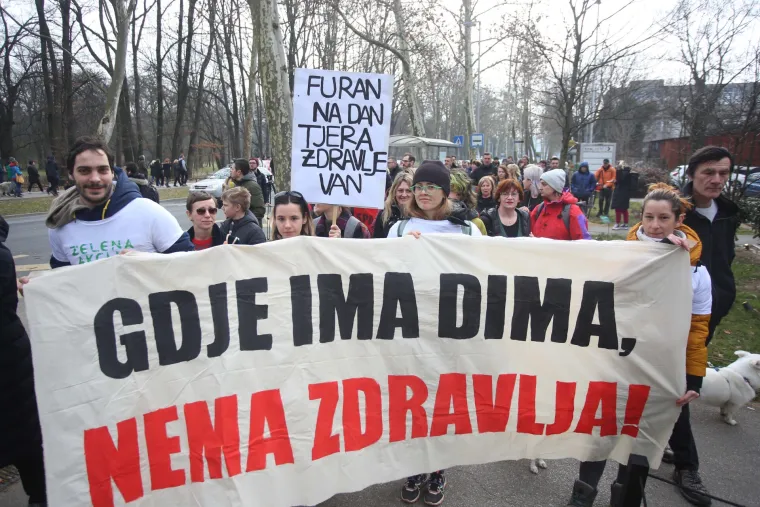 Građani prosvjedovali protiv spalionice na Rebru: 'Hoću zrak, neću prah'