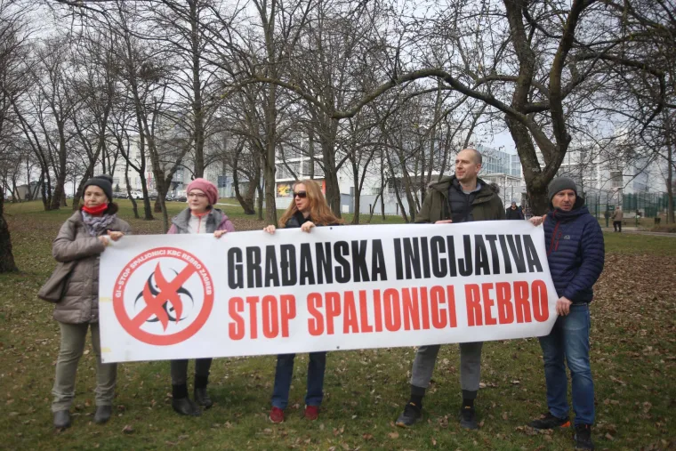 Građani prosvjedovali protiv spalionice na Rebru: 'Hoću zrak, neću prah'
