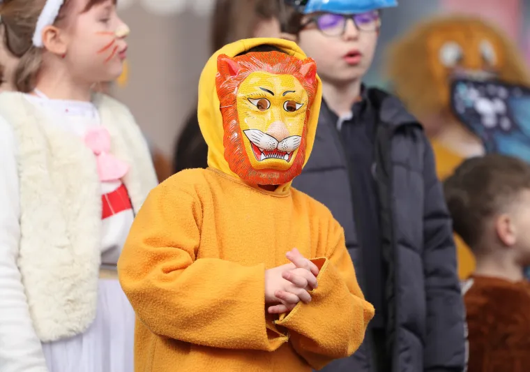 Pogledajte fa&scaron;nički spektakl na ulicama Samobora: Cijeli grad maskiran, odu&scaron;evljena lica djece u povorci