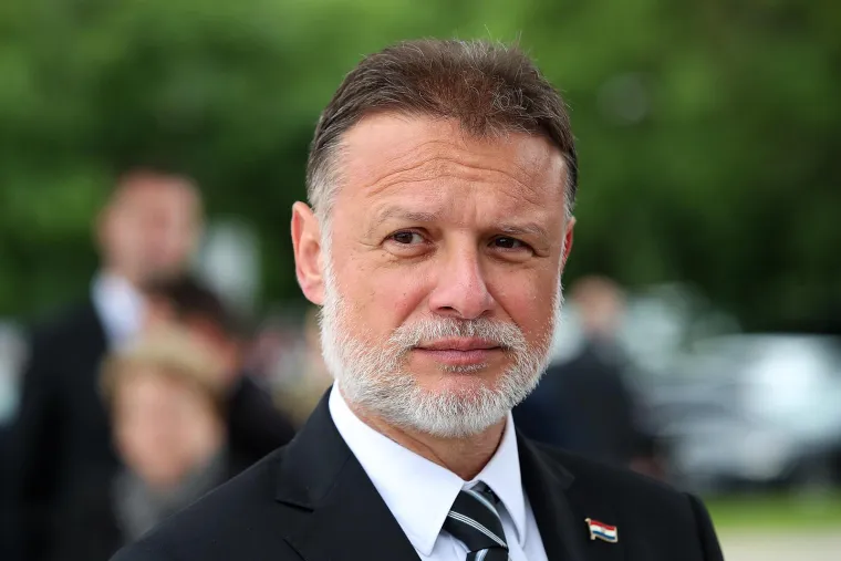 Gordan Jandroković se obrijao nakon 5 godina, iako mu je supruga rekla da joj se više sviđa zarastao